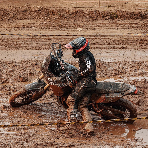 Dirt riding is just not my thing, Ah!